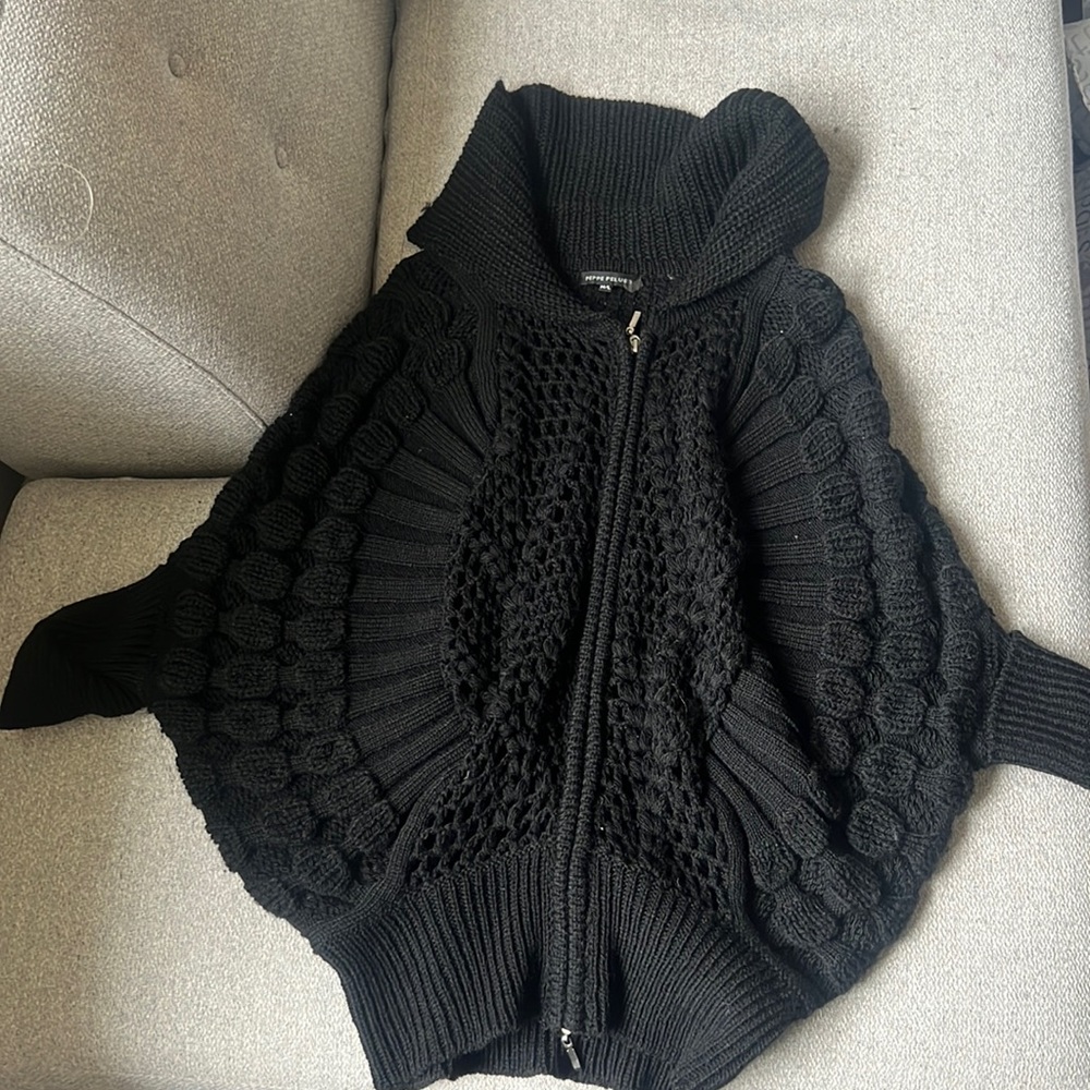 Black Peppe pelvis sweater